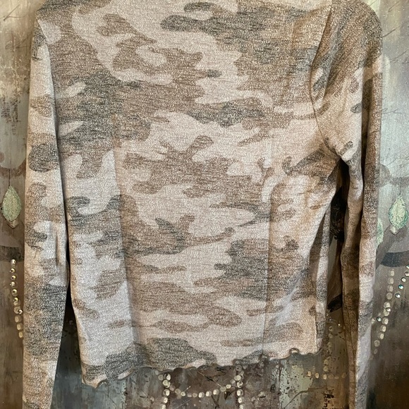 NWT Love Fire Camo So Soft Mock Turtleneck Long Sleeve Top - Picture 6 of 10